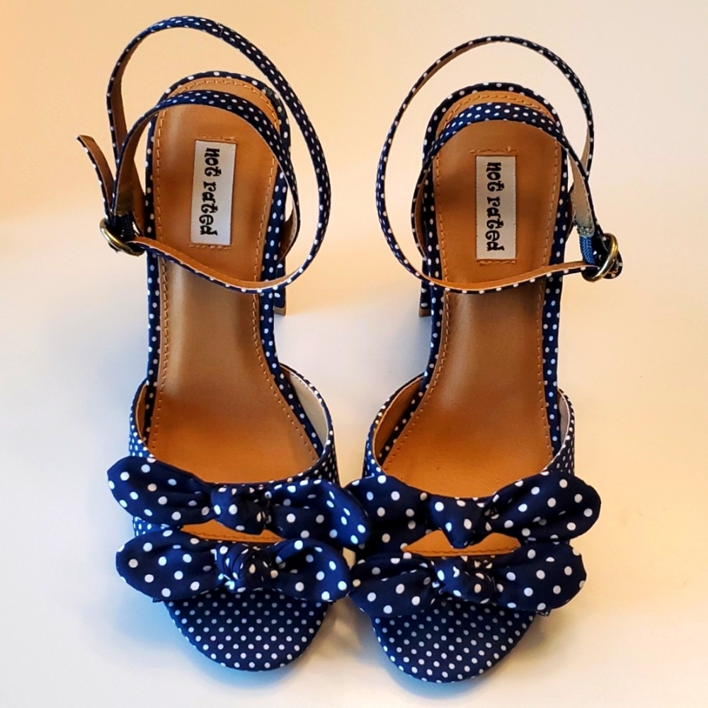 Adorable blue and white polkadot heels!